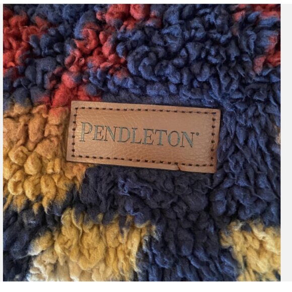 Pendleton Sherpa Fleece Serape Legend Lake Navy Blanket Size Queen - Picture 5 of 6